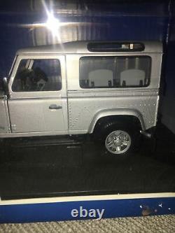 118 LAND ROVER Defender 90 SILVER 1/18 4x4 Off Road Car / Jeep