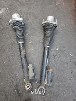 Amortisseurs de suspension provenant d’un Land Rover Discovery Sport 2021