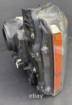 Phare de côté droit Xenon LED du Land Rover Discovery AH22-13W029-FD