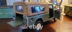 Revell Land Rover Series 3 109 Soft Top 1/18 Brand New In Box