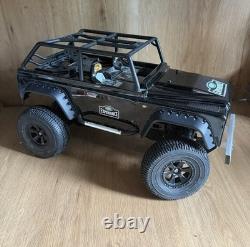 Voiture RC tout terrain Land Rover Axial Tamiya personnalisée jamais utilisée