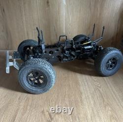 Voiture RC tout terrain Land Rover Axial Tamiya personnalisée jamais utilisée