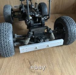 Voiture RC tout terrain Land Rover Axial Tamiya personnalisée jamais utilisée
